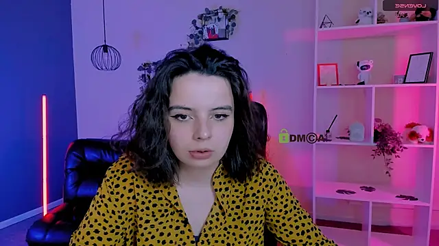 Snapshot of mia_mooon_ chatting on May 6, 2026, 8:52 am mia mooon online show from May 6, 2026, 8:52 am