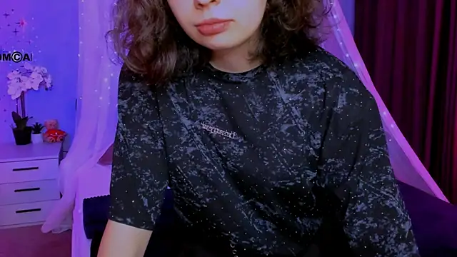 Snapshot of mia_mooon_ chatting on May 11, 2026, 9:04 am mia mooon online show from May 11, 2026, 9:04 am