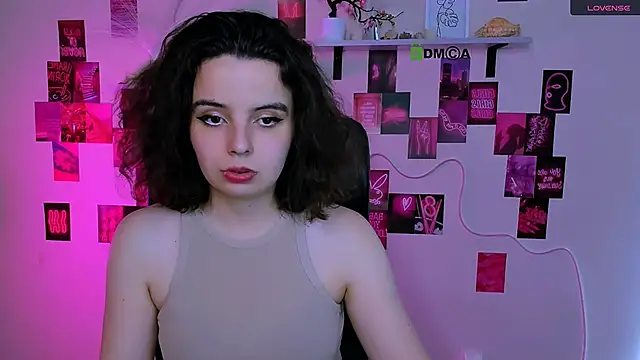 Snapshot of mia_mooon_ chatting on May 17, 2026, 9:17 am mia mooon online show from May 17, 2026, 9:17 am
