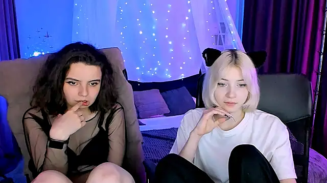 Snapshot of mia_mooon_ chatting on May 19, 2026, 8:48 pm mia mooon online show from May 19, 2026, 8:48 pm