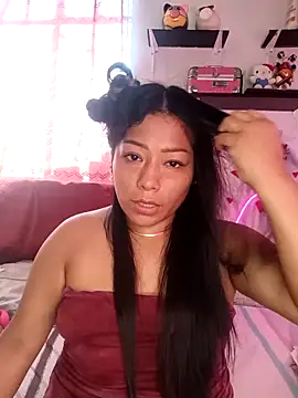 gatita2303 online show from April 12, 2026, 4:01 pm