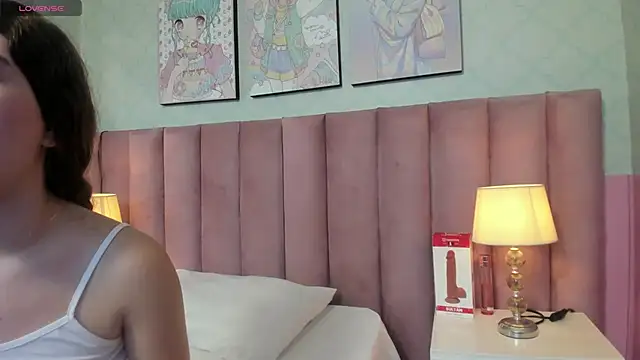 Snapshot of Hellencute18_ chatting on June 12, 2026, 11:09 am Hellencute18 online show from June 12, 2026, 11:09 am