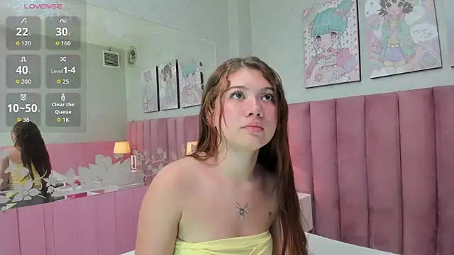 Snapshot of Hellencute18_ chatting on June 17, 2026, 11:34 am Hellencute18 online show from June 17, 2026, 11:34 am