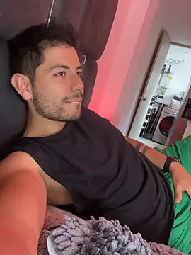 Snapshot of Roman_Belmont chatting on April 15, 2026, 7:58 pm Roman Belmont online show from April 15, 2026, 7:58 pm