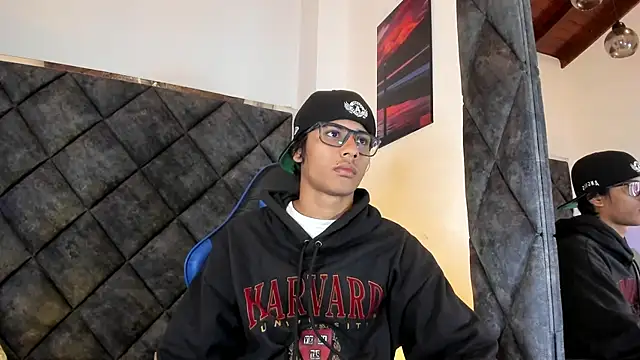 Snapshot of LiamKron chatting on July 3, 2026, 9:48 am LiamKron online show from July 3, 2026, 9:48 am