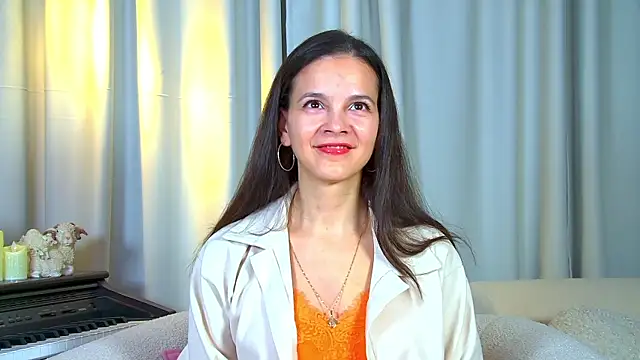 Snapshot of LeonaLane chatting on April 25, 2026, 6:27 am LeonaLane online show from April 25, 2026, 6:27 am