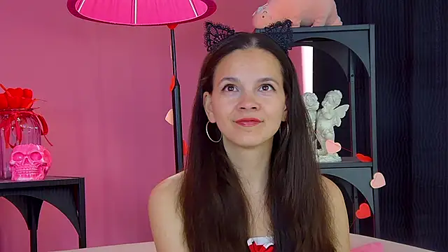 Snapshot of LeonaLane chatting on May 19, 2026, 6:31 am LeonaLane online show from May 19, 2026, 6:31 am