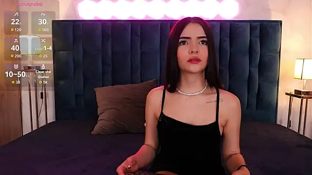 Snapshot of NicoleeNash chatting on April 10, 2026, 6:18 am NicoleeNash online show from April 10, 2026, 6:18 am