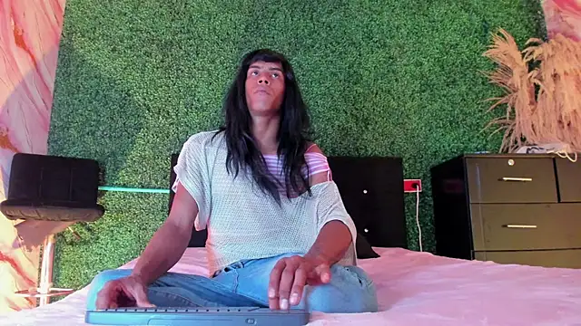 Lexyy lux online show from April 14, 2026, 1:39 pm