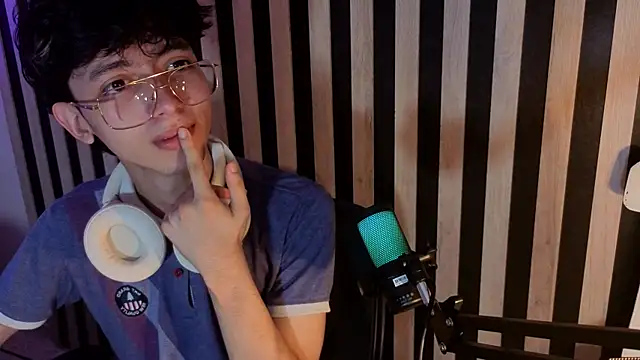 Snapshot of Twink_Sebas7 chatting on June 26, 2026, 12:20 pm Twink Sebas7 online show from June 26, 2026, 12:20 pm