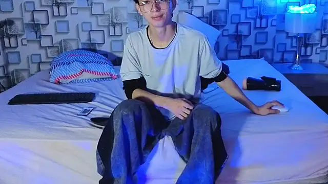 Snapshot of Twink_Sebas7 chatting on July 12, 2026, 12:29 pm Twink Sebas7 online show from July 12, 2026, 12:29 pm