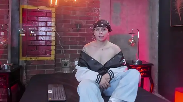 MissaelRossi online show from April 10, 2026, 8:35 pm