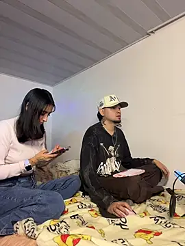 hotlatinocouple   online show from April 26, 2026, 7:28 am