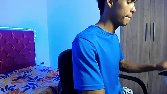 Snapshot of skinny_sam chatting on April 10, 2026, 2:50 am skinny sam online show from April 10, 2026, 2:50 am