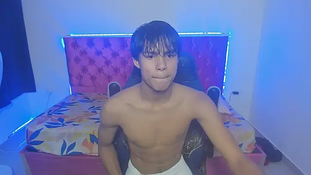 Snapshot of skinny_sam chatting on May 24, 2026, 5:01 am skinny sam online show from May 24, 2026, 5:01 am