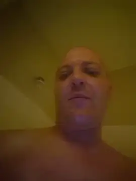 Snapshot of chronic_vibez chatting on April 18, 2026, 12:58 am chronic vibez online show from April 18, 2026, 12:58 am