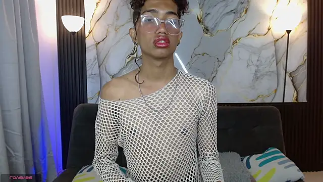 triiangel latinboy online show from May 11, 2026, 12:44 pm