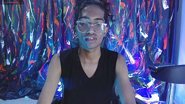 triiangel latinboy online show from May 29, 2026, 12:36 pm