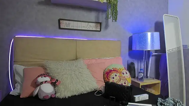 RoxaneBrown online show from July 10, 2026, 7:38 pm