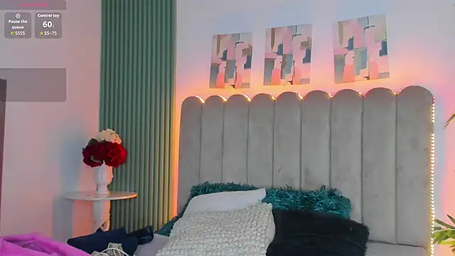 Layla amirah online show from May 3, 2026, 2:39 am