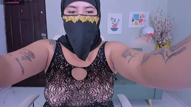 haly smif online show from April 10, 2026, 8:35 pm