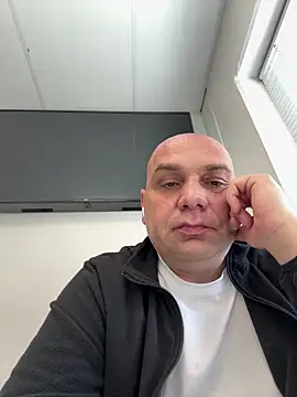 elysmay online show from June 18, 2026, 9:58 am