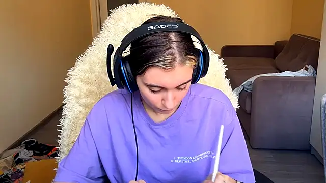 LueIvins online show from April 15, 2026, 7:15 am