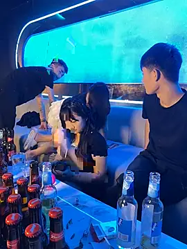 xuanxuan-10 online show from April 15, 2026, 8:10 am