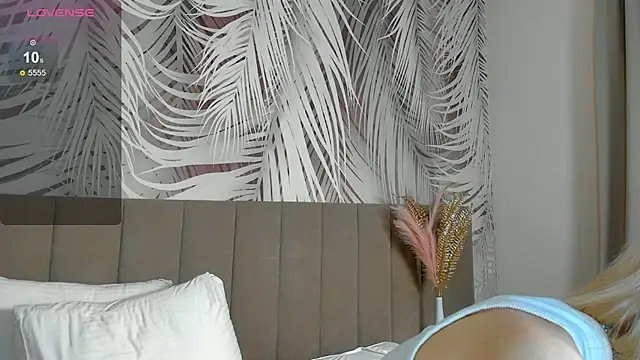 Lizzyvega online show from May 1, 2026, 1:54 am