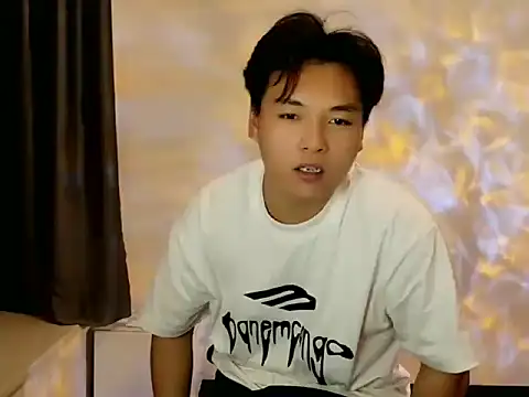 Snapshot of GWpk chatting on April 10, 2026, 7:35 am GWpk online show from April 10, 2026, 7:35 am