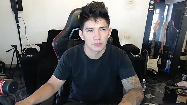 AAROON SCOTT online show from April 12, 2026, 1:16 pm