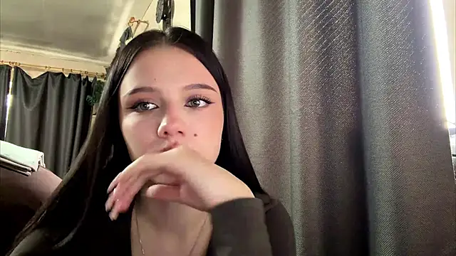 TessGolias online show from April 16, 2026, 9:54 am