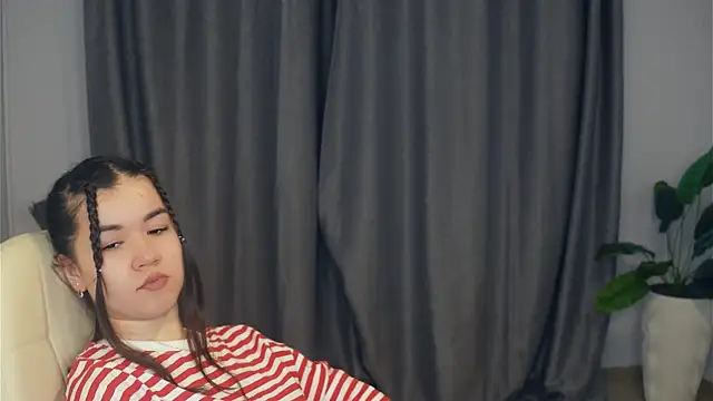 Snapshot of ShanaYock chatting on April 12, 2026, 1:38 pm ShanaYock online show from April 12, 2026, 1:38 pm