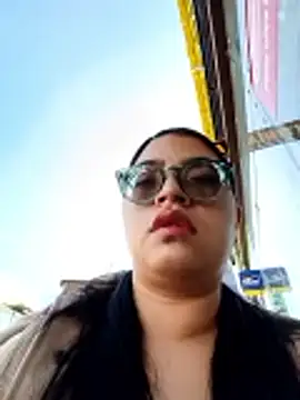 Snapshot of SOFI__10 chatting on May 1, 2026, 1:37 pm SOFI 10 online show from May 1, 2026, 1:37 pm