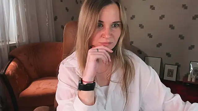 MiaSparkes online show from July 6, 2026, 12:24 pm