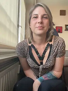 RealLadyDianna online show from April 21, 2026, 6:01 pm