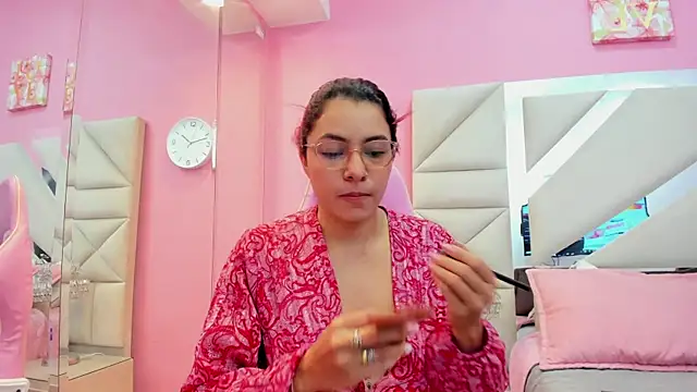 Snapshot of luna_hix chatting on April 28, 2026, 4:06 am luna hix online show from April 28, 2026, 4:06 am