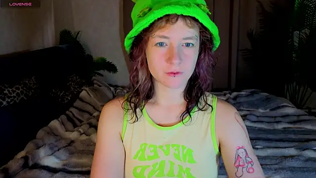 Ricki Bloom online show from July 15, 2026, 1:11 am