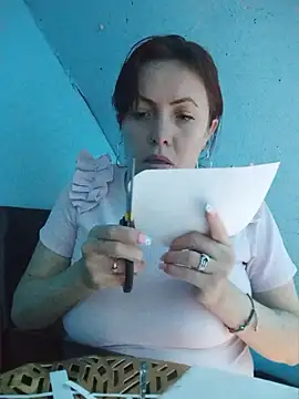 Snapshot of carolinhe26 chatting on July 14, 2026, 7:30 pm carolinhe26 online show from July 14, 2026, 7:30 pm