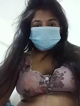 dearmona00 online show from May 12, 2026, 7:11 pm