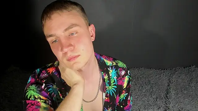 Snapshot of avrions chatting on April 15, 2026, 11:28 am avrions online show from April 15, 2026, 11:28 am