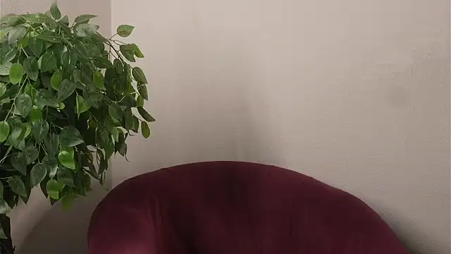 Snapshot of DanilleMincher chatting on April 14, 2026, 7:03 am DanilleMincher online show from April 14, 2026, 7:03 am