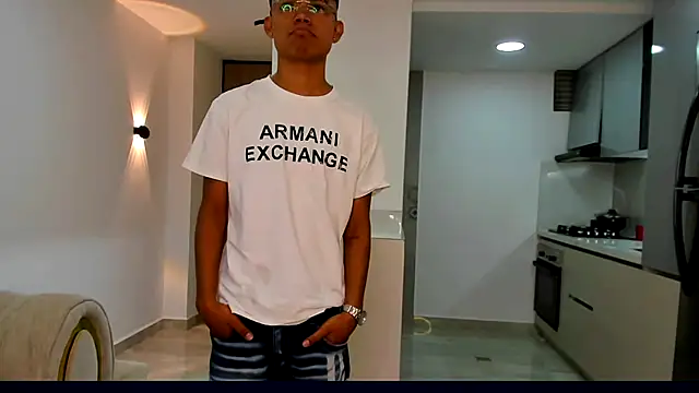 Snapshot of Luxury_pleasure_2 chatting on May 20, 2026, 3:24 am Luxury pleasure 2 online show from May 20, 2026, 3:24 am
