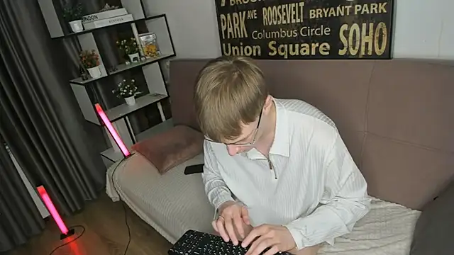 Snapshot of TwinkWhite chatting on May 17, 2026, 9:00 pm TwinkWhite online show from May 17, 2026, 9:00 pm