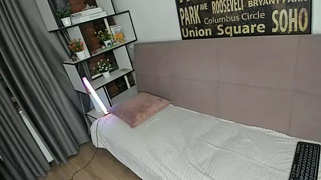 Snapshot of TwinkWhite chatting on May 18, 2026, 9:09 pm TwinkWhite online show from May 18, 2026, 9:09 pm