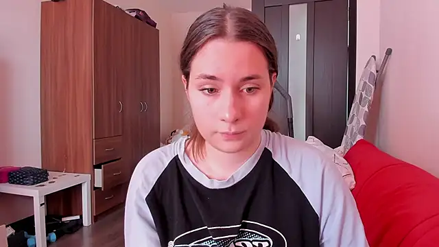 MioMoonlight online show from April 12, 2026, 10:53 am