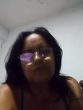 Snapshot of PienCanela chatting on May 10, 2026, 11:21 pm PienCanela online show from May 10, 2026, 11:21 pm
