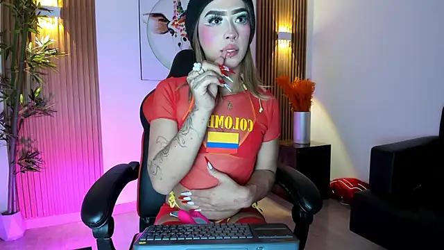 Snapshot of Flor_pink chatting on June 18, 2026, 2:56 am Flor pink online show from June 18, 2026, 2:56 am