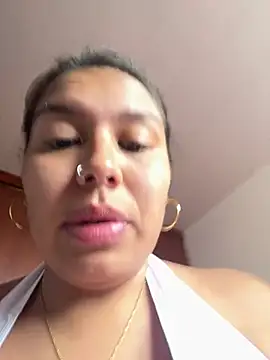 Iam-sophia27 online show from May 21, 2026, 4:36 pm