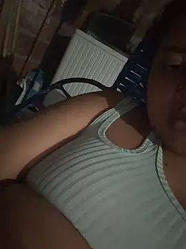 Ninibella online show from May 1, 2026, 2:27 am